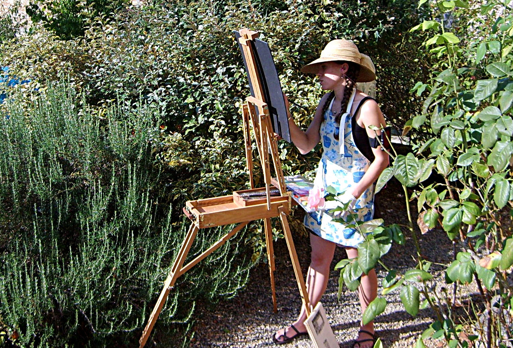 artist Vivian cropped Atelier de la Rose